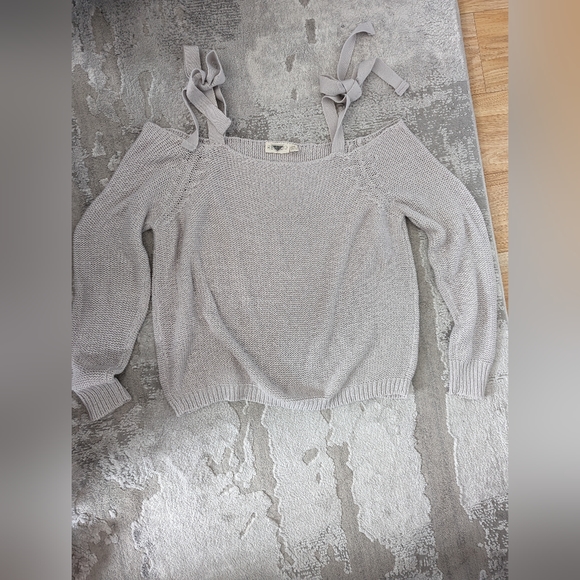 Cardigans and Sweaters - Picture 7 of 10